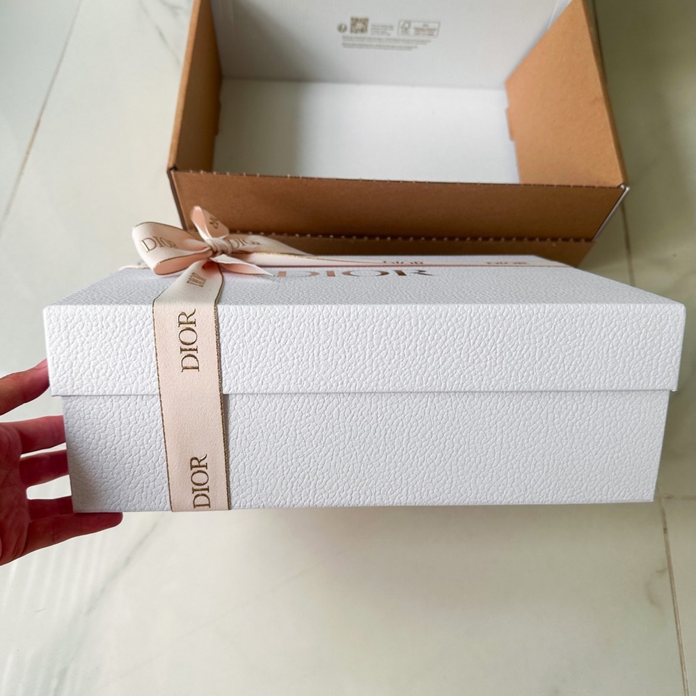Dior gift box with pink Dior ribbon - Picture 4 of 6
